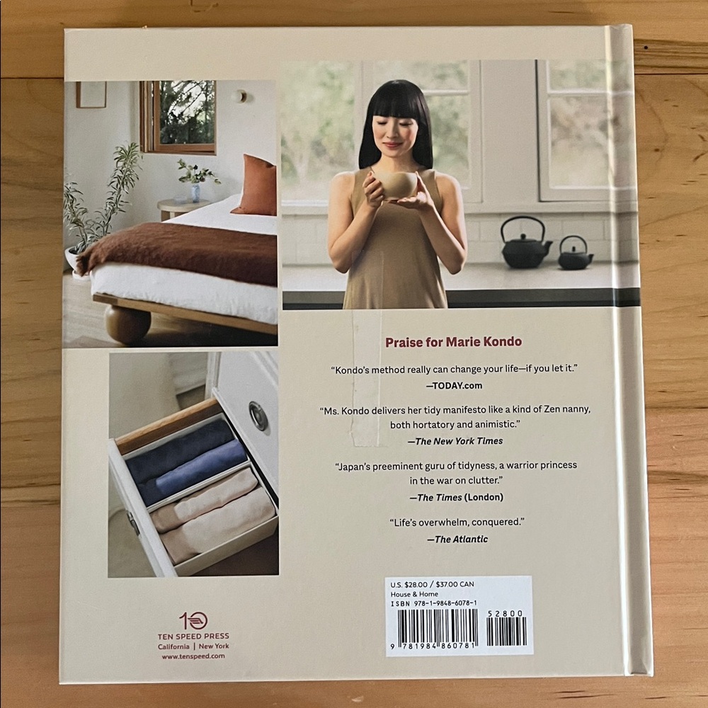 Marie Kondo's Kurashi at Home: How to Organize Your Space and Achieve Your Ideal - Picture 2 of 5